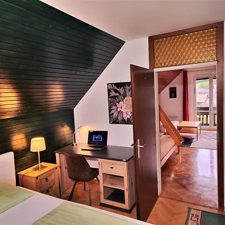 Tourist House Capricorn * Μπλεντ