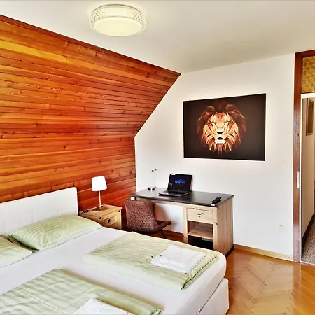 Δωμάτια σε οικογενειακή κατοικία Tourist House Capricorn